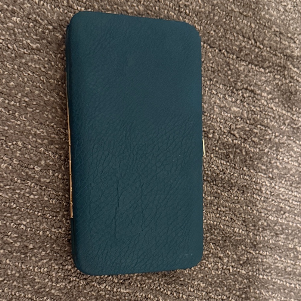Guess Dark Green/Teal Quilted Wallet with Gold Detail - Picture 3 of 7